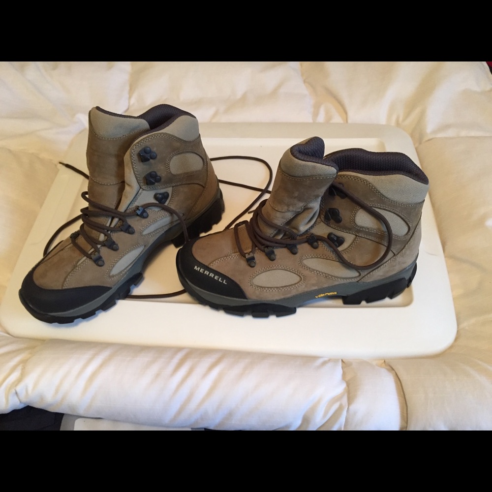 Men’s Merrell Size 8.5 Hiking Boots